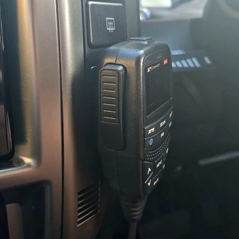 Gu Patrol S4+ UHF Mic Mount Dash + Radio [square]